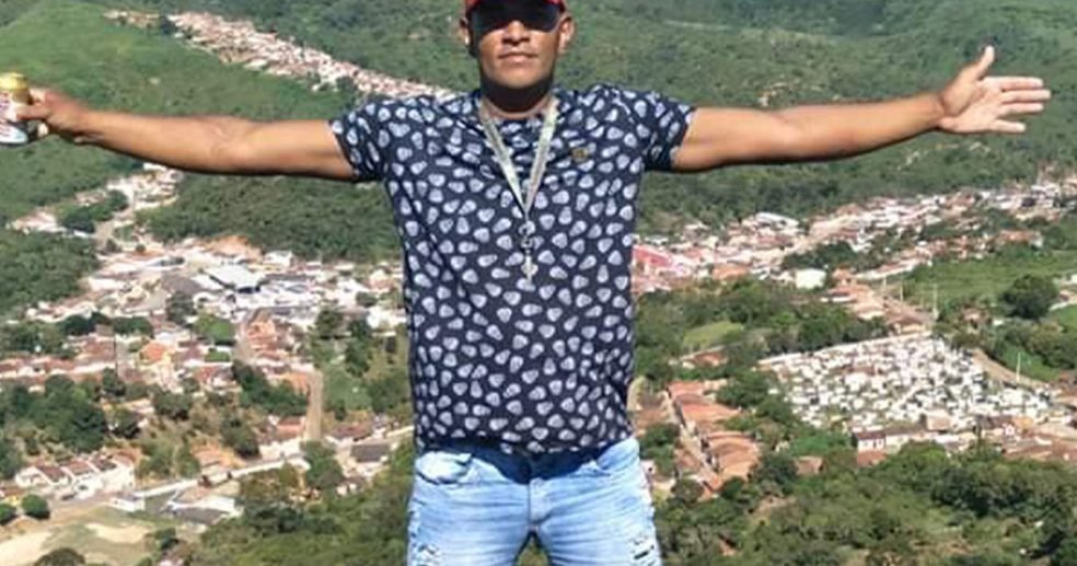 Homem é preso Homem é preso